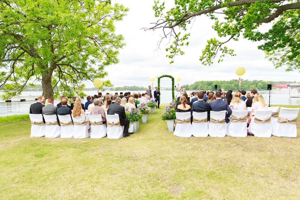Gäster på bröllop på Gränsö slott - bröllopsfotograf Phia Bergdahl Västervik