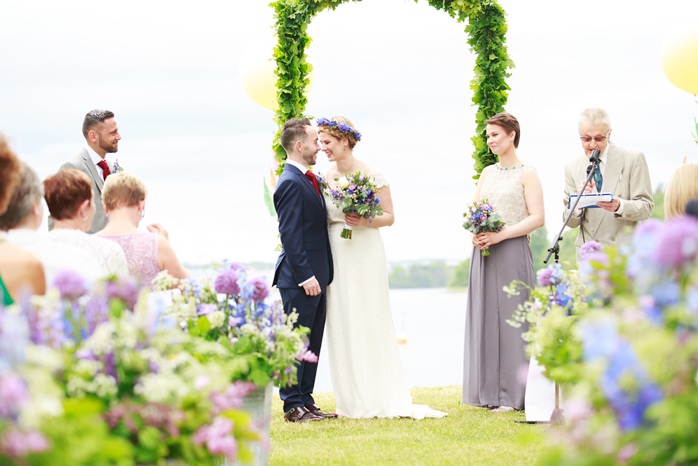 Brud och brudgum bröllop på Gränsö slott - bröllopsfotograf Phia Bergdahl Västervik