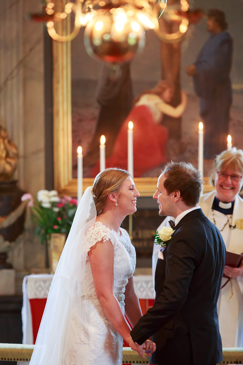 Bröllop i Pelarne kyrka vimmerby - bröllopsfotograf Phia Bergdahl Västervik